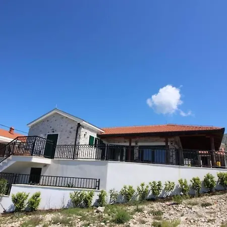 Villa Sellista With Pool And Spectacular Seaveiw